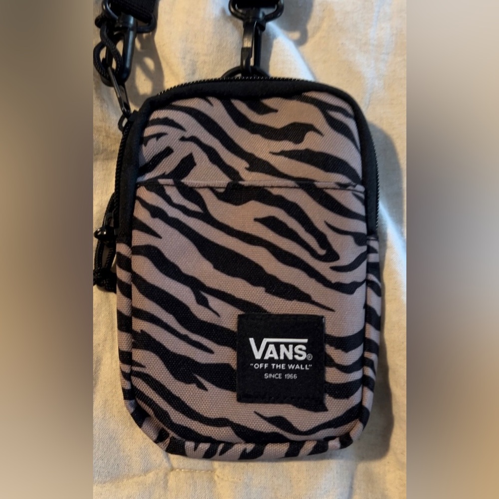 Mew Vans Women’s Crossbag/ Zibra print - Picture 1 of 10
